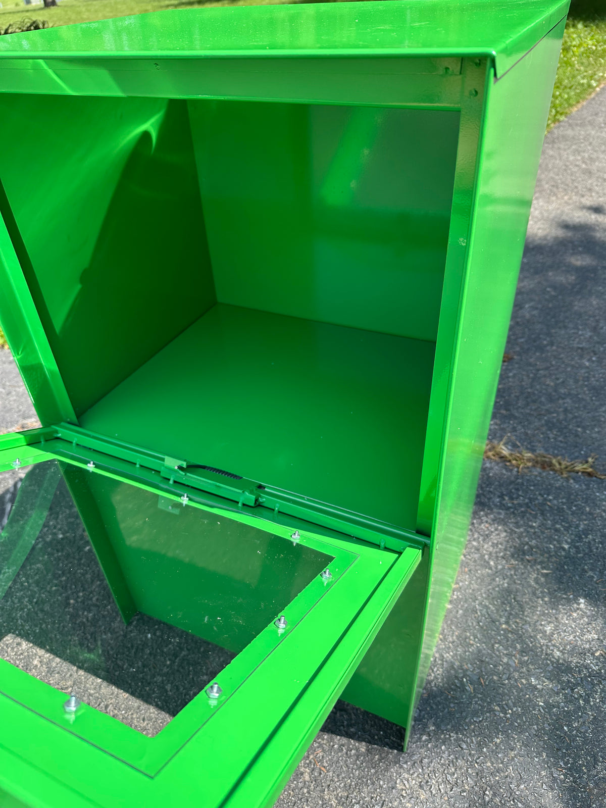 Newspaper Box (No Decals)